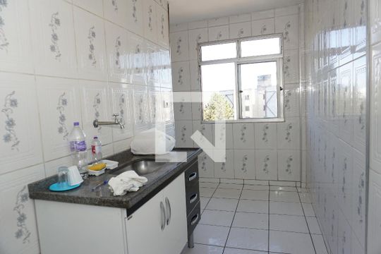 Cozinha de apartamento para alugar com 2 quartos, 54m² em Parque Pirajussara, Embu das Artes