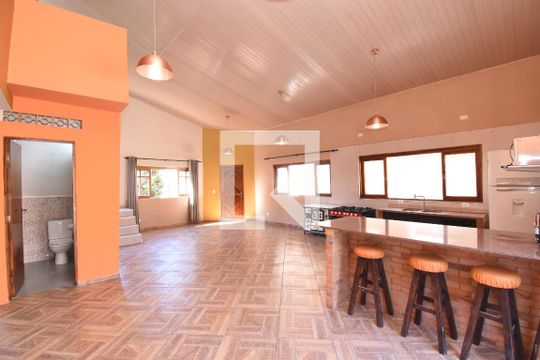 Casa para alugar com 4 quartos, 330m² em Santo Inácio, Curitiba