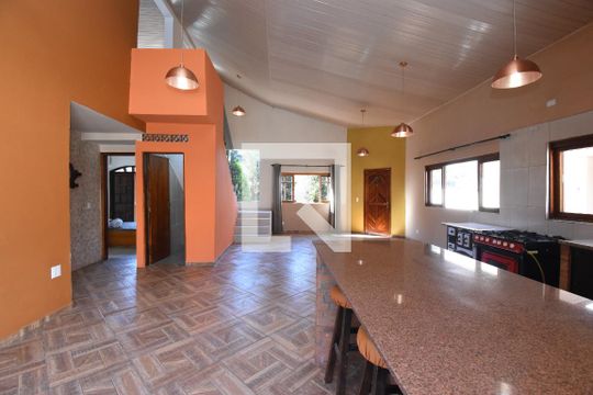 Casa para alugar com 4 quartos, 330m² em Santo Inácio, Curitiba