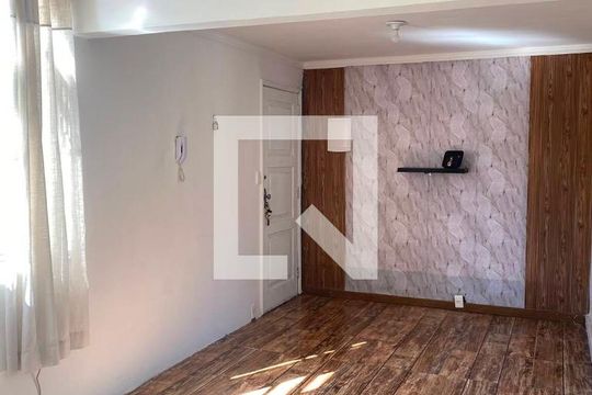 Sala de apartamento para alugar com 1 quarto, 42m² em Brás de Pina, Rio de Janeiro