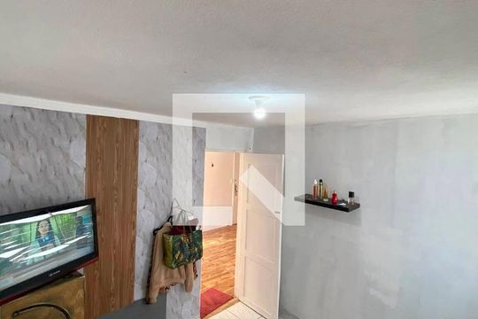 Sala de apartamento para alugar com 1 quarto, 42m² em Brás de Pina, Rio de Janeiro