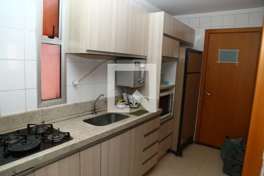Detalhe da cozinha de apartamento para alugar com 2 quartos, 87m² em Setor Central, Goiânia