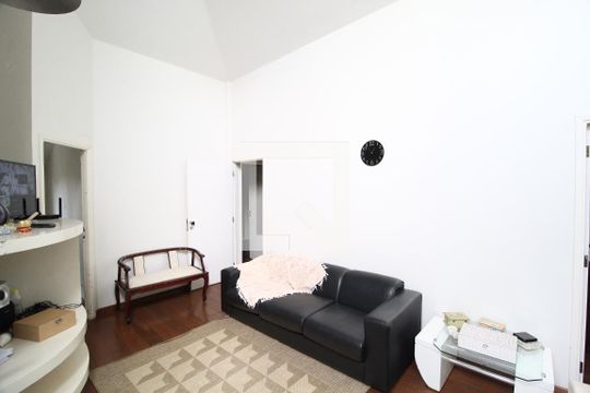 Sala de casa para alugar com 5 quartos, 600m² em Cidade Jardim, Uberlândia