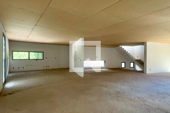 Sala de casa à venda com 3 quartos, 799m² em Alto de Pinheiros, São Paulo
