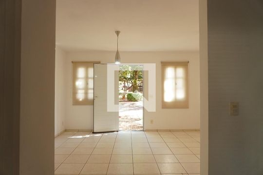 Sala de casa de condomínio para alugar com 3 quartos, 150m² em Jardim Bandeirantes, São Carlos