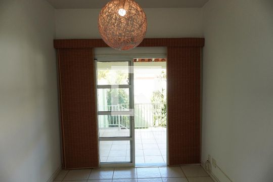 Sala 2 de casa de condomínio para alugar com 3 quartos, 150m² em Jardim Bandeirantes, São Carlos