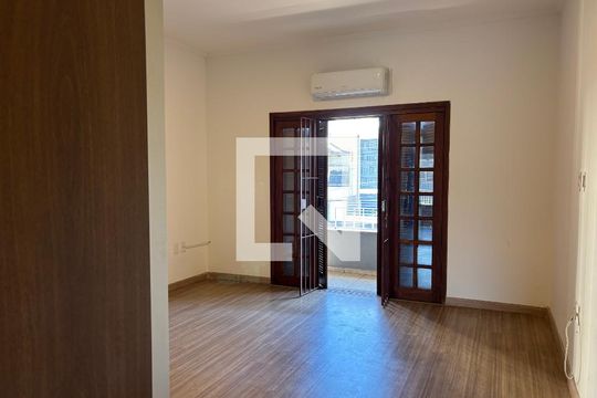 Quarto 1 de casa para alugar com 2 quartos, 130m² em Mirandópolis, São Paulo