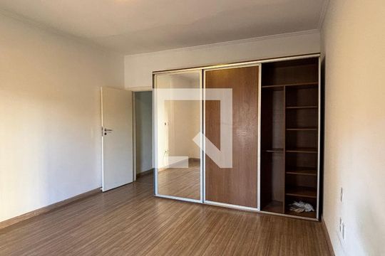 Quarto 1 de casa para alugar com 2 quartos, 130m² em Mirandópolis, São Paulo