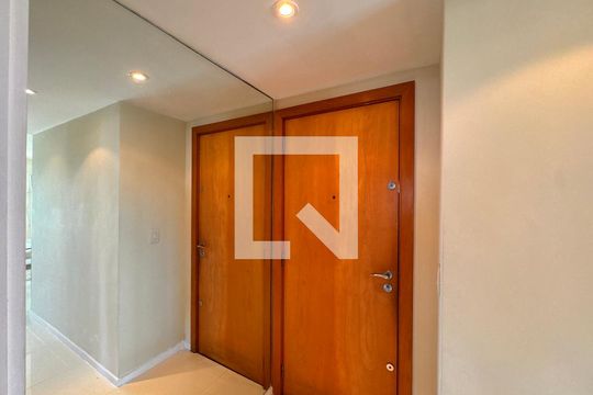 Hall Entrada de apartamento para alugar com 3 quartos, 110m² em Barra da Tijuca, Rio de Janeiro