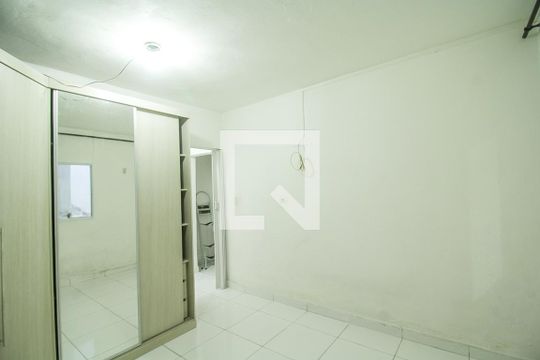 Quarto 2 de casa para alugar com 2 quartos, 65m² em Jardim Bandeirantes, São Paulo