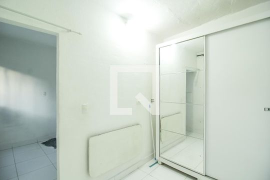 Quarto 1 de casa para alugar com 2 quartos, 65m² em Jardim Bandeirantes, São Paulo