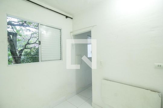 Quarto 1 de casa para alugar com 2 quartos, 65m² em Jardim Bandeirantes, São Paulo