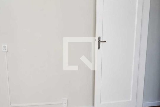 Quarto 2 de apartamento para alugar com 2 quartos, 58m² em Olaria, Rio de Janeiro