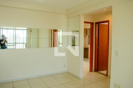 Sala de apartamento para alugar com 2 quartos, 65m² em Vila Jaragua, Goiânia