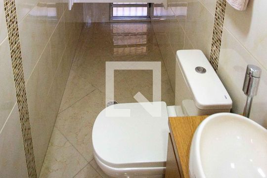 Lavabo de casa para alugar com 3 quartos, 150m² em Taboão, Diadema