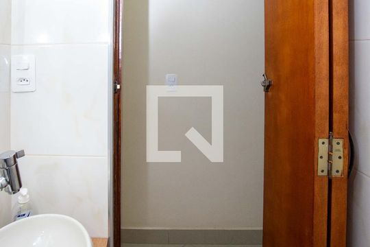 Lavabo de casa para alugar com 3 quartos, 150m² em Taboão, Diadema