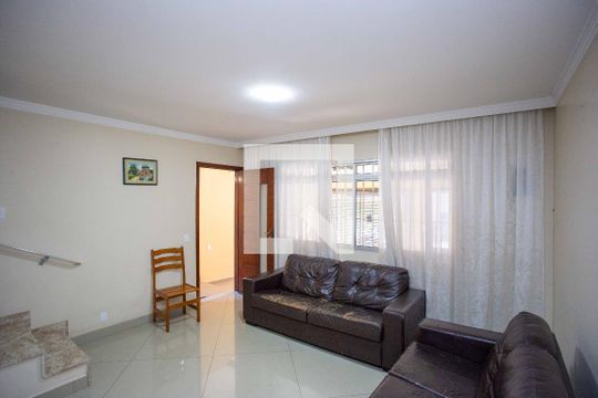 Sala de TV de casa para alugar com 3 quartos, 150m² em Taboão, Diadema