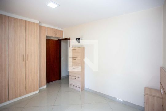 Quarto Suíte de casa para alugar com 3 quartos, 150m² em Taboão, Diadema