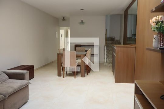 Sala de casa à venda com 3 quartos, 152m² em Vila Rica, São Paulo