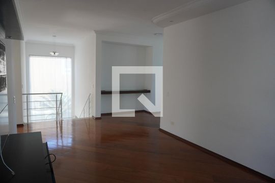 Sala de TV de casa de condomínio para alugar com 4 quartos, 455m² em Residencial Morada dos Lagos, Barueri