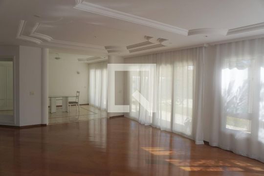Sala de casa de condomínio para alugar com 4 quartos, 455m² em Residencial Morada dos Lagos, Barueri