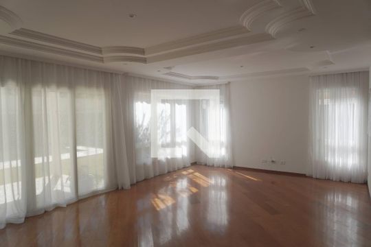 Sala de casa de condomínio para alugar com 4 quartos, 455m² em Residencial Morada dos Lagos, Barueri