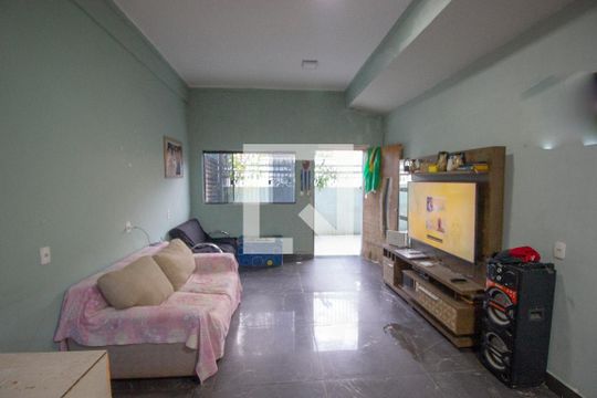 Casa à venda com 4 quartos, 180m² em Qnp 26, Brasília
