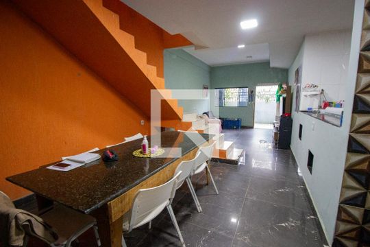 Casa à venda com 4 quartos, 180m² em Qnp 26, Brasília