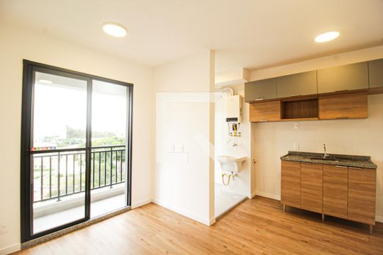 Cozinha de apartamento para alugar com 2 quartos, 42m² em Vila Santa Edwiges, São Paulo