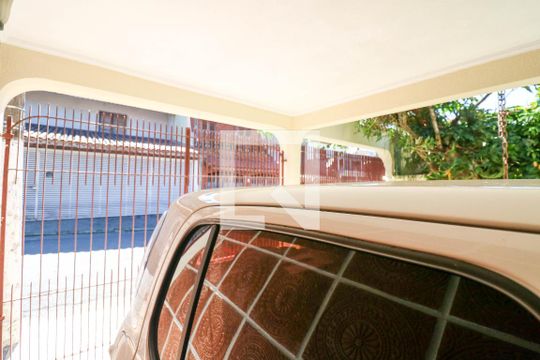 Garagem de casa à venda com 3 quartos, 125m² em Jardim Cris, São Paulo