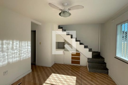 Sala de casa de condomínio à venda com 3 quartos, 95m² em Freguesia (ilha do Governador), Rio de Janeiro