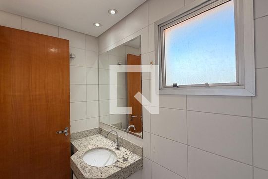 Banheiro da Suíte de apartamento para alugar com 2 quartos, 72m² em Parque Amazonia, Goiânia