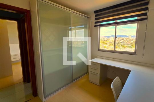 Quarto de apartamento à venda com 2 quartos, 50m² em Fernão Dias, Belo Horizonte