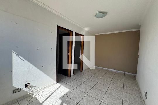 Sala de apartamento para alugar com 2 quartos, 50m² em São Pedro, Osasco