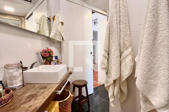 Banheiro 1 de apartamento à venda com 1 quarto, 68m² em Jardim Botânico, Rio de Janeiro