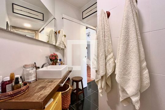 Banheiro 1 de apartamento à venda com 1 quarto, 68m² em Jardim Botânico, Rio de Janeiro
