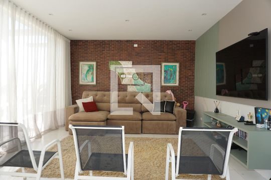 Sala 2 de casa para alugar com 6 quartos, 600m² em Jardim Indaia, Embu das Artes