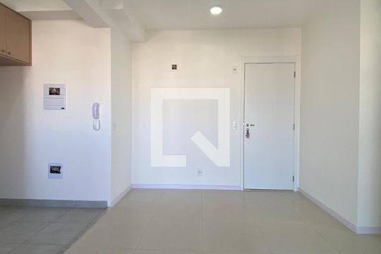 Sala - Cozinha de apartamento para alugar com 2 quartos, 50m² em Vila Osasco, Osasco