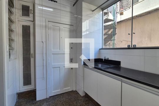 Cozinha de apartamento para alugar com 3 quartos, 140m² em Santo Agostinho, Belo Horizonte