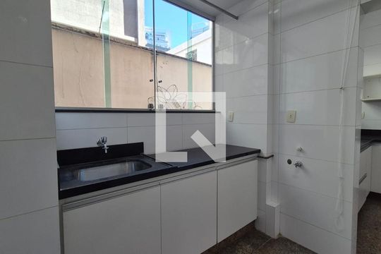 Cozinha de apartamento para alugar com 3 quartos, 140m² em Santo Agostinho, Belo Horizonte