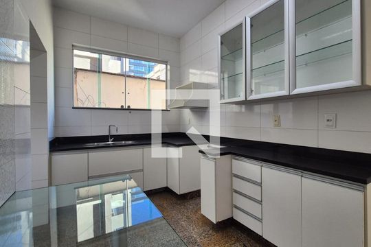 Cozinha de apartamento para alugar com 3 quartos, 140m² em Santo Agostinho, Belo Horizonte
