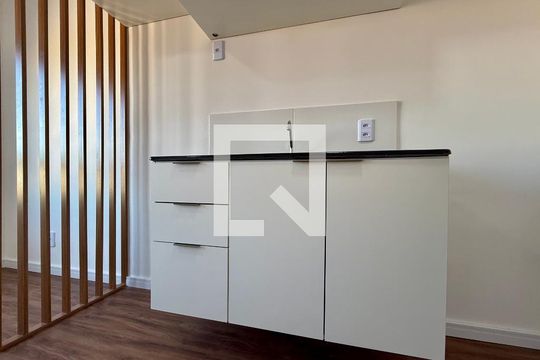 Cozinha  de apartamento para alugar com 1 quarto, 24m² em Vila das Belezas, São Paulo