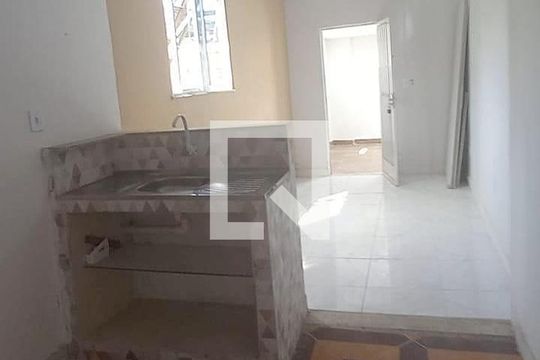 Cozinha de kitnet/studio para alugar com 1 quarto, 96m² em Saracuruna, Duque de Caxias