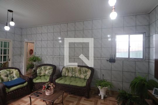 Sala 1 de casa para alugar com 3 quartos, 227m² em São Luís, Canoas