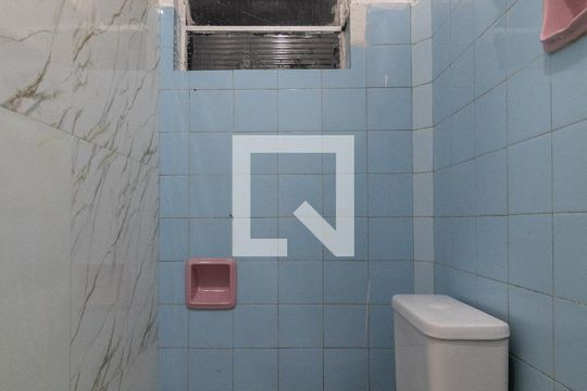Banheiro de casa para alugar com 1 quarto, 21m² em Jardim Danfer, São Paulo