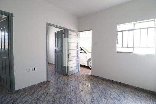 Sala 1 de casa para alugar com 3 quartos, 96m² em Osvaldo Rezende, Uberlândia