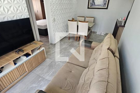 Sala de apartamento para alugar com 2 quartos, 50m² em Jaguaribe, Osasco