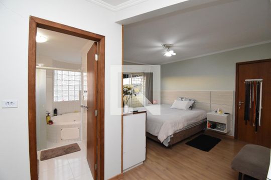 Suíte de casa de condomínio à venda com 3 quartos, 220m² em Uberaba, Curitiba