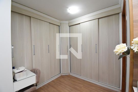 Suíte de casa de condomínio à venda com 3 quartos, 220m² em Uberaba, Curitiba