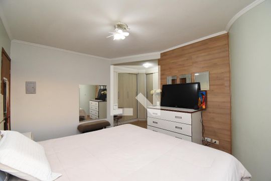 Suíte de casa de condomínio à venda com 3 quartos, 220m² em Uberaba, Curitiba
